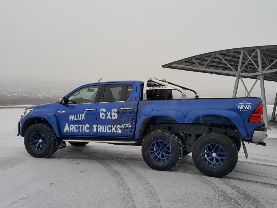  Toyota Hilux AT35 6x6 by Arctic Trucks 2016 года  (фото 2 из 2)